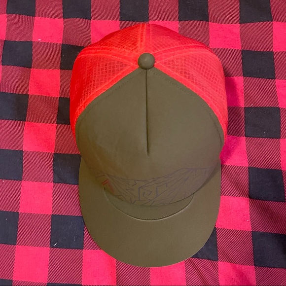 Arc’teryx Orange/Green hat - Picture 3 of 7